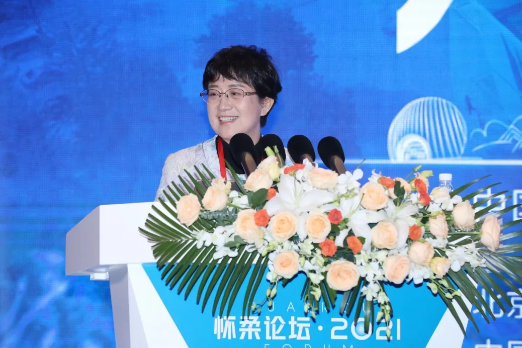 Qiao Jie presiding over the opening ceremony