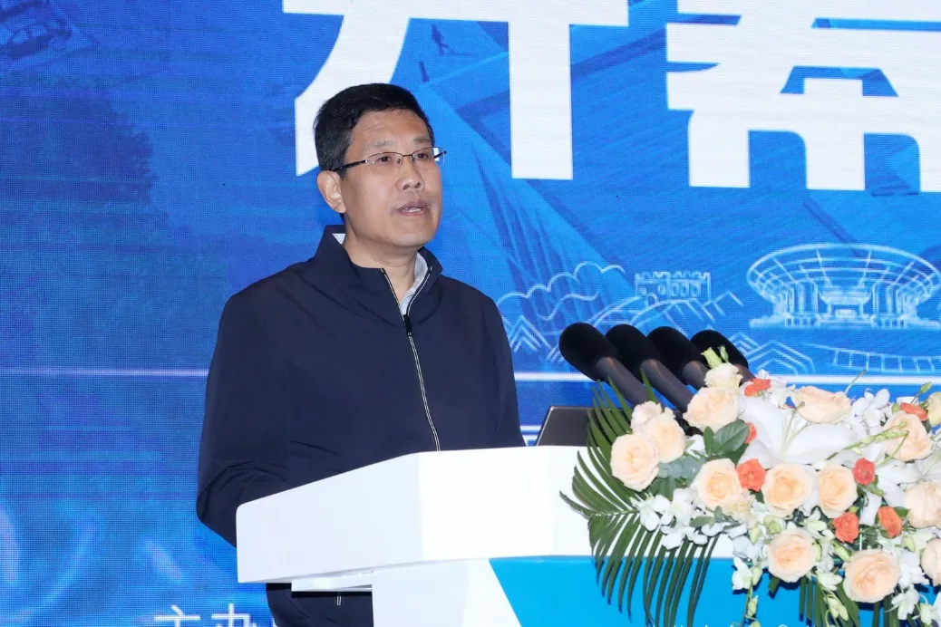 Zhang Guohui addressing the First Huairou Forum
