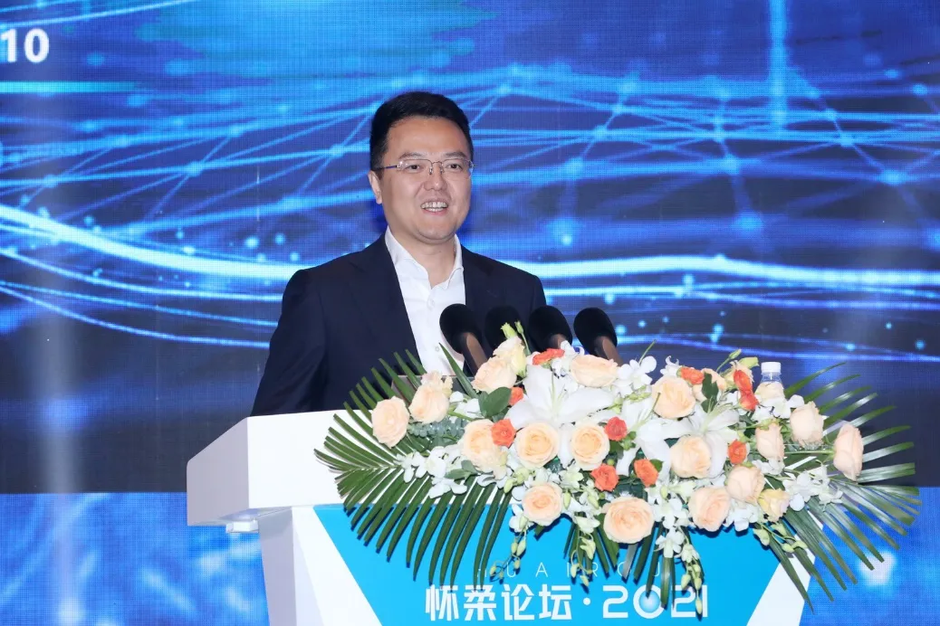 Ding Mingda introducing Huairou Science City