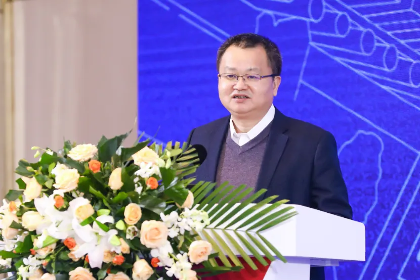 Zhang Pingwen presiding over the opening ceremony