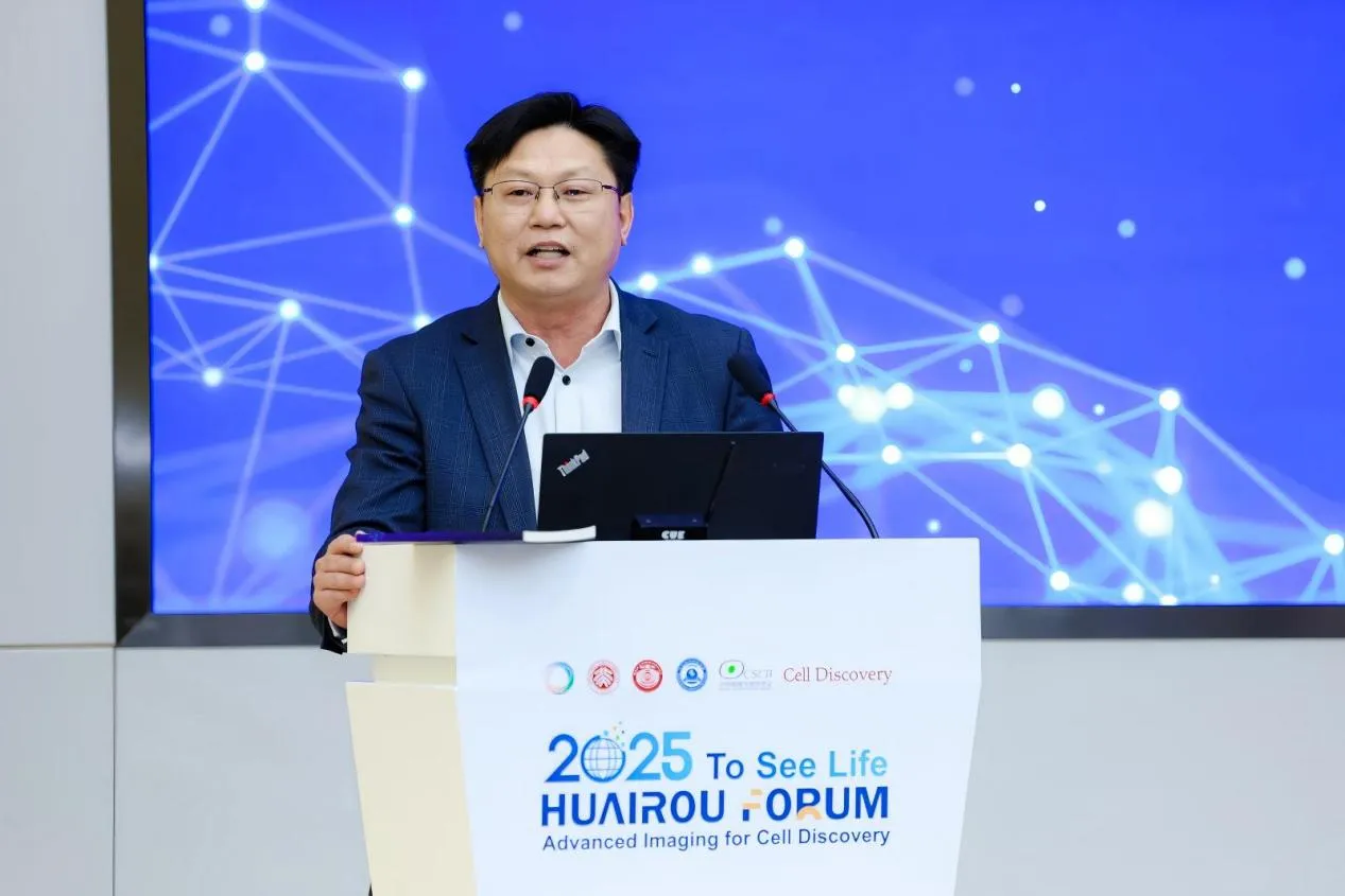 Zhang Deming addressing the Fourth Huairou Forum